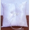 Coussin porte alliances carre satin et Perles dimension 18 cm disponible en Blanc et Ivoire