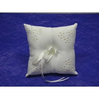 Coussin porte alliances carre satin et Perles dimension 18 cm disponible en Blanc et Ivoire