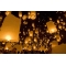 Lanternes c�lestes � Diamond � Disponible en blanc uniquement Dimensions : 85 cm x 55 cm x 38 cm papier ignifuge.  Pack de 5
