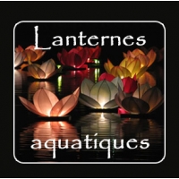 Lanternes aquatiques LOTUS
 disponible en Blanc, Jaune, Bleu, Rose et Rouge - 
avec la bougie fournie
Pour int�rieur ou ext�rieur. 
Dimension :  environ 15x15x10cm
