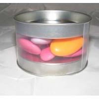 Boite ronde pour vos drag�es en pvc transparent couvercle en m�tal.
Dimension - 6.8 cm hauteur 4 cm 
Livr�e sans drag�es - Peut contenir une dizaine de drag�es 