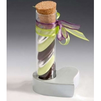 C�ur nacr� blanc dimension 6x5 �paisseur 2 cm �prouvette en verre fournie d'une dimension de 12 cm de hauteur et 2.4 de diam�tre avec son bouchon de li�ge.