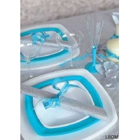 Assiette � dessert carr�es 18 cm - Accepte le passage au micro ondes- vendu par lot de 12 . En pvc rigide. Coloris : ivoire, fuchsia, bordeaux, turquoise, vert anis, blanc, parme, noir, mangue ou chocolat..