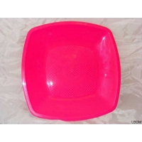 Assiette plate carr�e 23 cm en pvc rigide - Accepte le passage au micro ondes - tr�s bonne tenue en main - Coloris : ivoire, fuchsia, bordeaux, turquoise, vert anis, blanc, parme, noir, mangue ou chocolat..