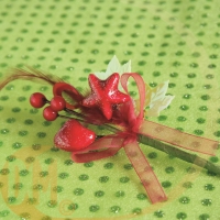 Piquet carnaval vendu en sachet de 4  pi�ces, d'une hauteur de 11 cm 