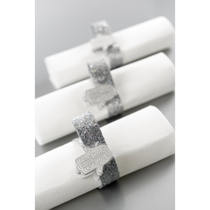 Main de Fatma sur pince