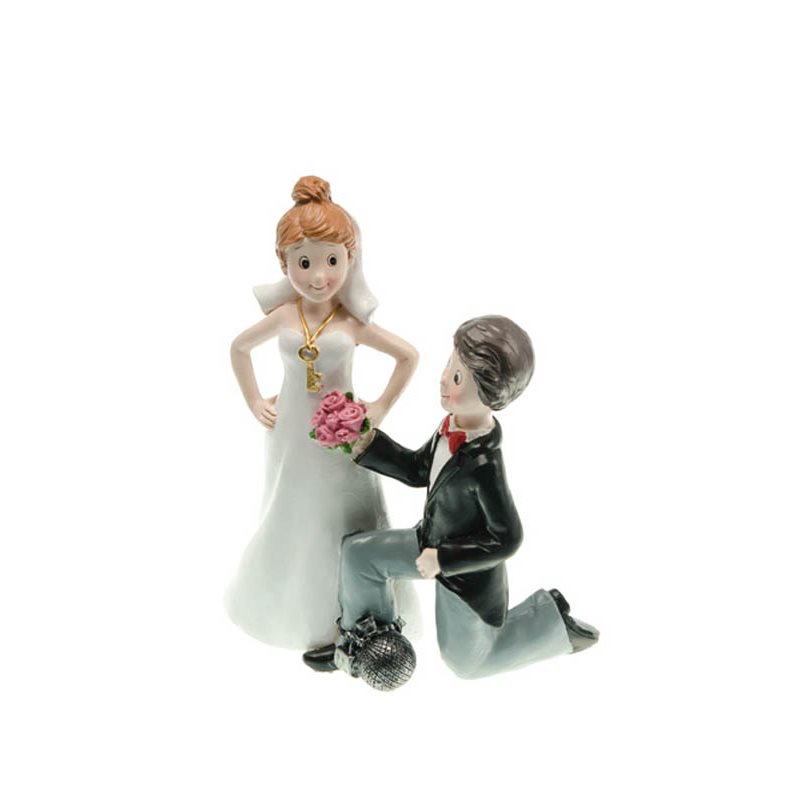 Couple de mari�s � genoux