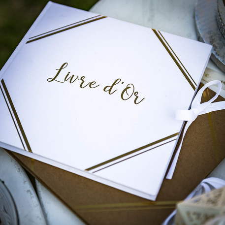 Livre d'or blanc et or