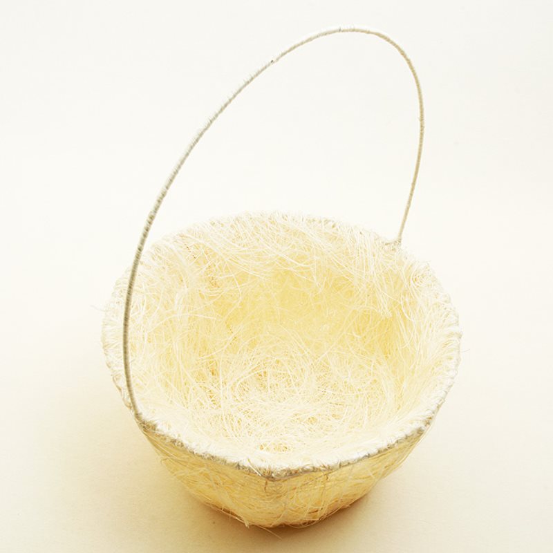 Panier de p�tales en sisal naturel