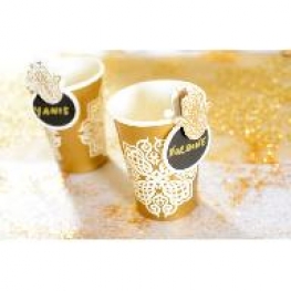 Main de Fatma sur pince