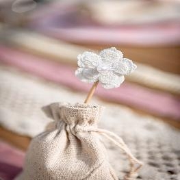 Fleurs / papillons sur pic